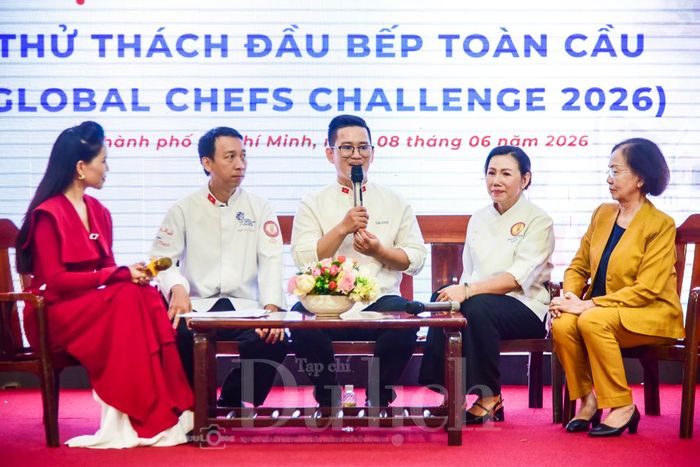 “Tôi muốn ban giám khảo thưởng thức món ăn không chỉ cảm nhận hương vị mà còn thấy được câu chuyện văn hóa, nguyên liệu và bản sắc Việt", Chef Dũng nói.
