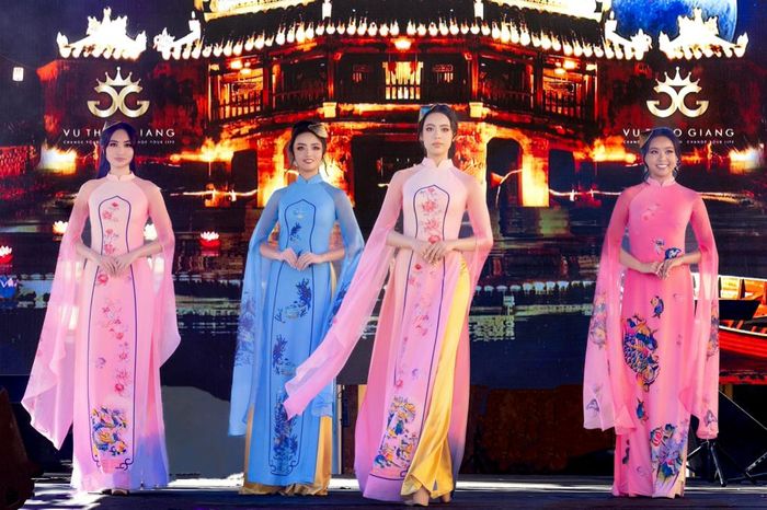 Bộ sưu tập áo dài "Tứ Bình Phú Quý".
