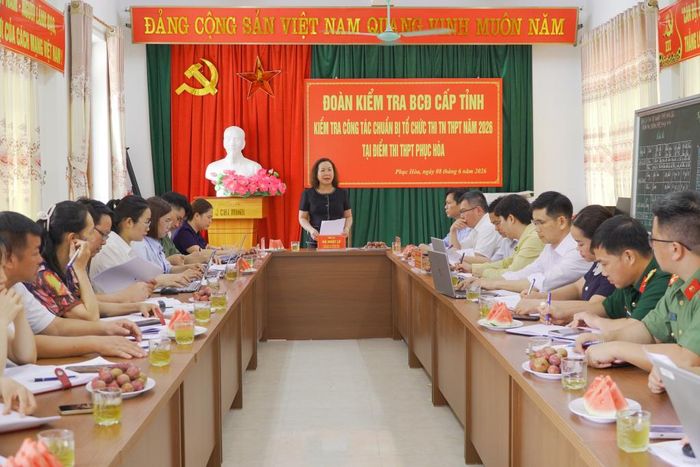 Phó Chủ tịch UBND tỉnh Hà Nhật Lệ kết luận buổi kiểm tra tại xã Phục Hòa.