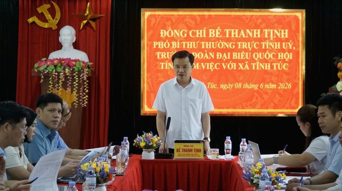 Phó Bí thư Thường trực Tỉnh ủy, Trưởng Đoàn đại biểu Quốc hội tỉnh Bế Thanh Tịnh phát biểu kết luận buổi làm việc với xã Tĩnh Túc.