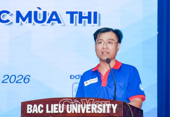 Anh Trần Văn Quang, Đội phó Đội Tiếp sức mùa thi cấp tỉnh năm 2026, phát biểu tại lễ ra quân.