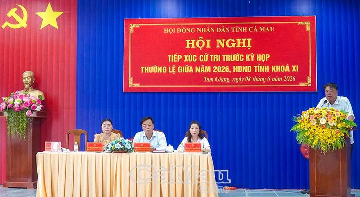 Đồng chí Huỳnh Quốc Việt, Phó Bí thư Thường trực Tỉnh ủy Cà Mau, chủ trì hội nghị tiếp xúc cử tri trước kỳ họp thường lệ giữa năm 2026 của HĐND tỉnh khóa XI tại xã Tam Giang.