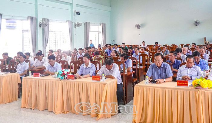 Dự hội nghị có đại diện các sở, ban, ngành, chính quyền địa phương cùng 60 cử tri xã Tam Giang.