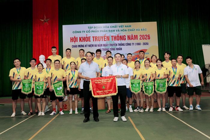  Ban tổ chức đã trao 27 bộ giải thưởng cho các tập thể, cá nhân.