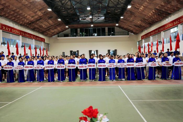330 vận động viên đến từ 17 đơn vị đã tham dự Hội khỏe truyền thống 