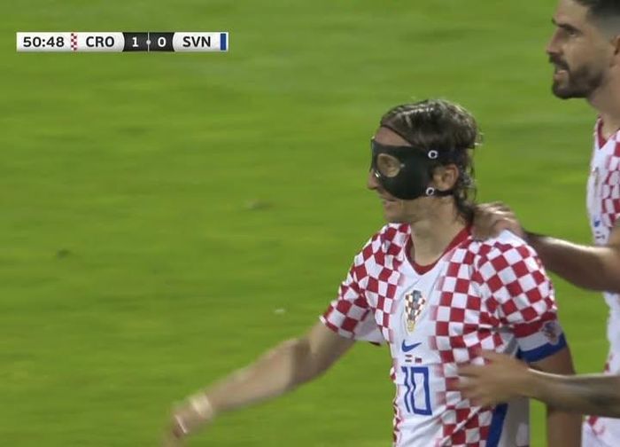 Luka Modric mở tỷ số cho Croatia ngay đầu hiệp hai trước Slovenia