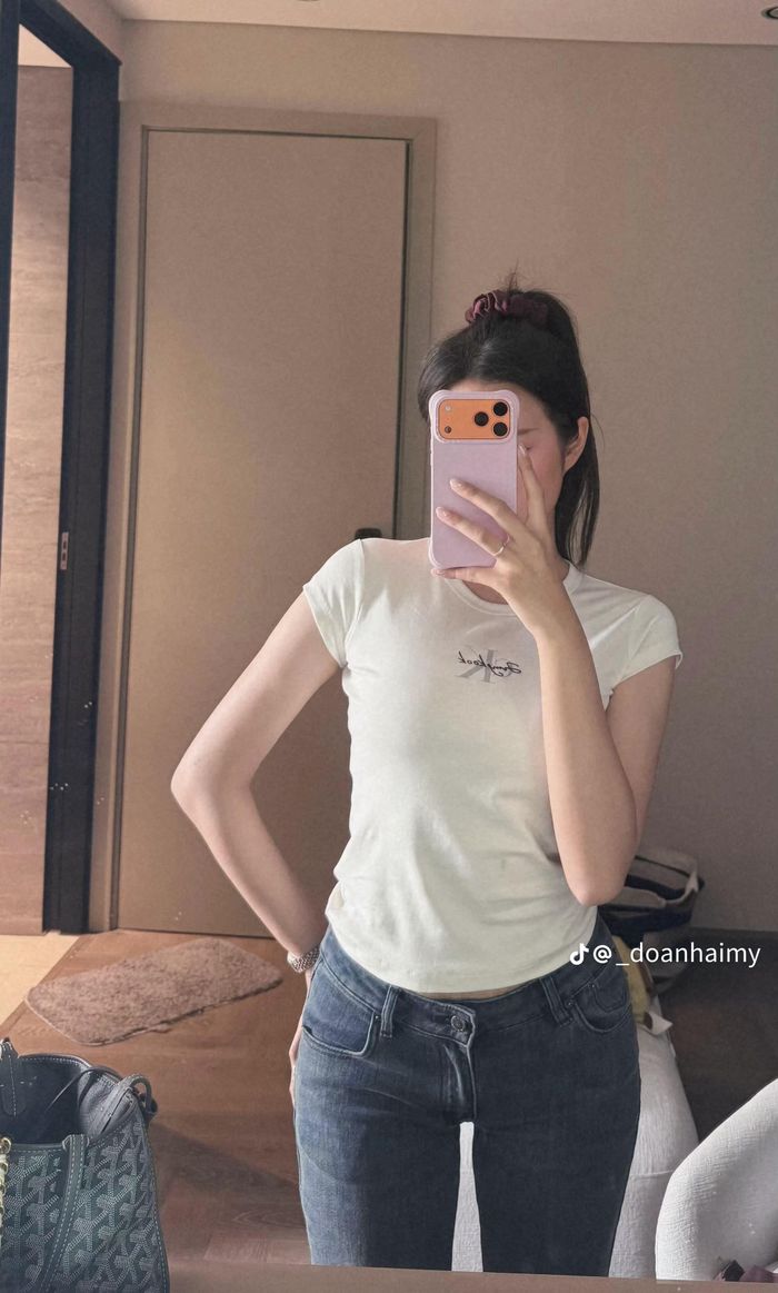 Vóc dáng vạn người mê của Doãn Hải My khi diện áo thun trắng cùng quần jeans