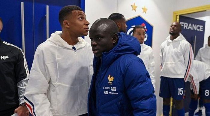 Kanté cố tình phớt lờ, không bắt tay với Mbappé?