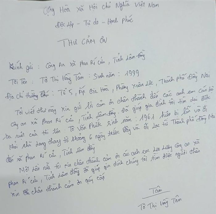 Gia đình viết thư cảm ơn Công an xã. Ảnh: CA tỉnh Lâm Đồng.