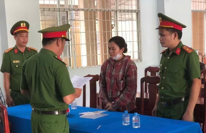 Công an thi hành các quyết định đối với Trần Thị Tuyết Nhi.