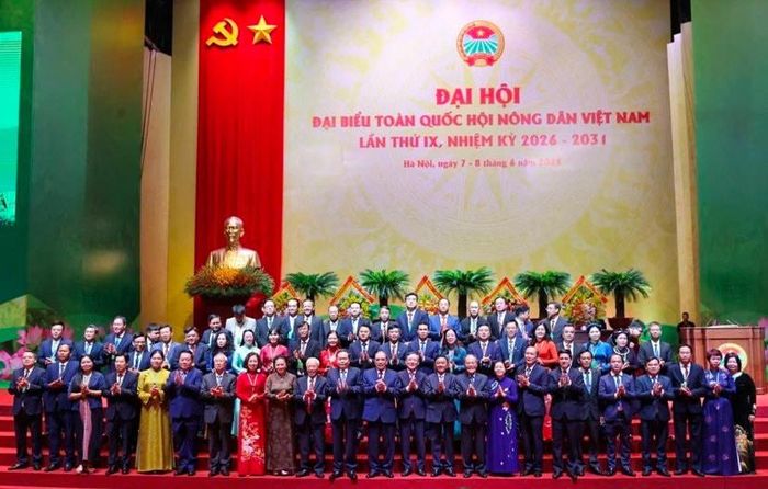 Các đồng chí lãnh đạo, nguyên lãnh đạo Đảng, Nhà nước, đại diện các ban, bộ, ngành, đoàn thể cùng Thường trực, cán bộ Trung ương Hội Nông dân Việt Nam.