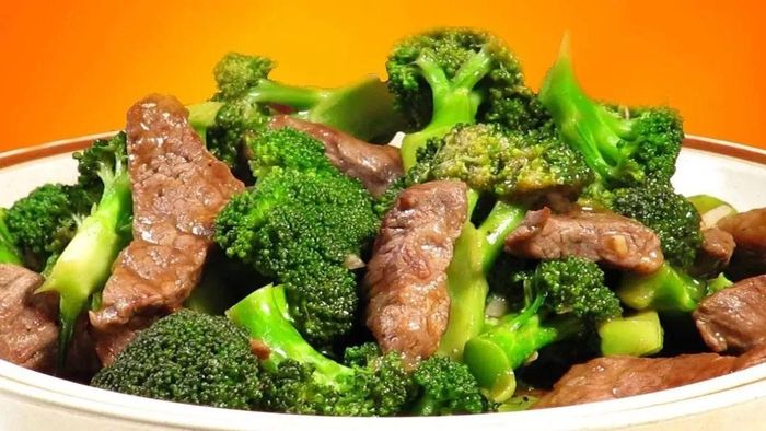 Bạn nên ăn thịt kết hợp với rau xanh, trái cây, các loại đậu và ngũ cốc