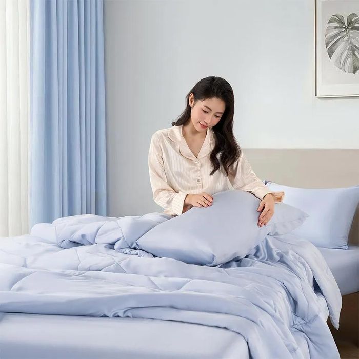 Với nhu cầu thông thường, bạn chỉ cần mua sắm 2 - 3 bộ chăn ga dùng luân phiên quanh năm