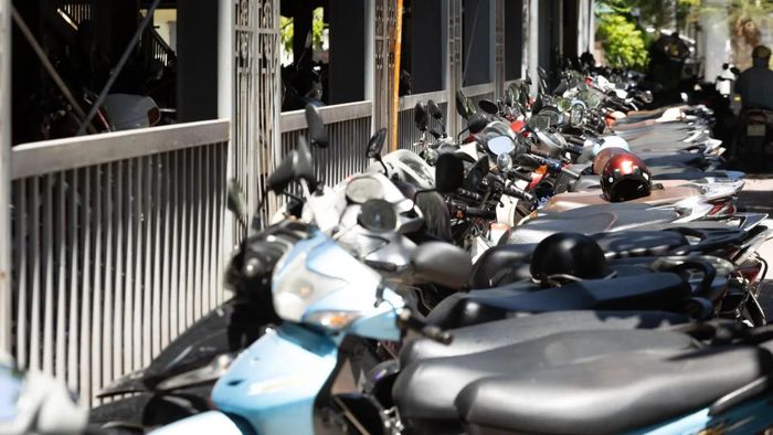 Người dùng nên hạn chế đỗ xe dưới trời nắng trực tiếp trong thời gian dài