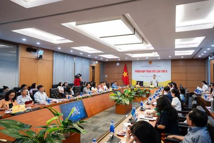 Quang cảnh phiên họp