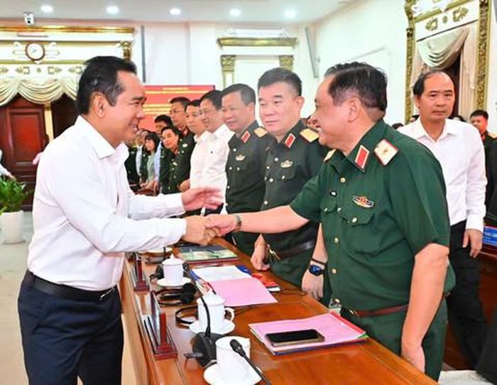 Chủ tịch UBND TPHCM Nguyễn Văn Được chào mừng các đại biểu dự hội thảo