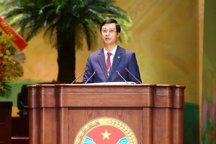 Ông Đỗ Đức Thành, Ủy viên BCH TW Hội NDVN, Phó Tổng Giám đốc Ngân hàng Nông nghiệp và PTNT Agribank phát biểu tham luận tại Đại hội. Hiện dư nợ lĩnh vực nông nghiệp, nông thôn chiếm trên 60% trong tổng dư nợ cho vay nền kinh tế trên 2 triệu tỷ đồng của Agribank. Ảnh: K.C