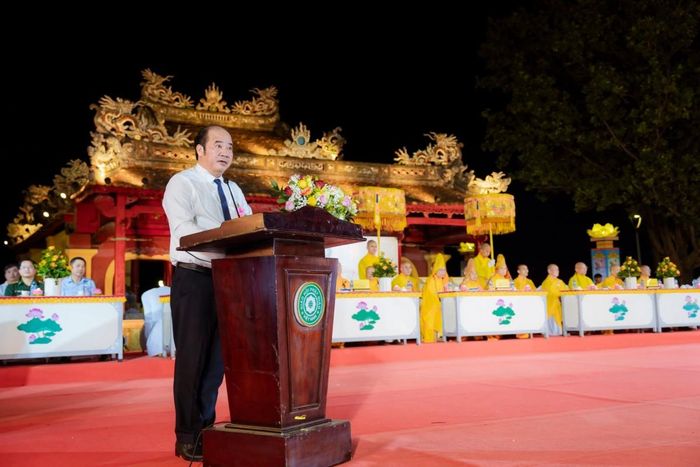 Thành ủy viên, Phó Chủ tịch UBND thành phố Huế Nguyễn Văn Mạnh phát biểu tại buổi lễ...