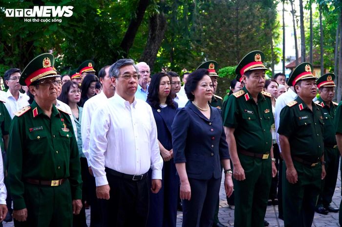 Đoàn do Phó Thủ tướng Phạm Thị Thanh Trà, Thứ trưởng Bộ Quốc phòng Nguyễn Văn Gấu, Phó Bí thư Thành ủy TP.HCM Nguyễn Phước Lộc dẫn đầu.