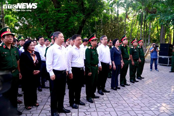Buổi lễ diễn ra trước khi khai mạc hội thảo khoa học về xác minh thông tin, tìm kiếm và quy tập hài cốt liệt sĩ được cho là đang an táng tại khu vực từng là nghĩa trang Đô Thành (còn gọi là nghĩa trang Chí Hòa), nay là Công viên Lê Thị Riêng.