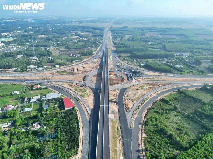 Trước thực tế này, Ban Quản lý dự án đầu tư xây dựng TP Đồng Nai đề nghị Sở Nông nghiệp và Môi trường TP Đồng Nai, UBND xã Phước An cùng Trung tâm Phát triển quỹ đất Chi nhánh Nhơn Trạch phối hợp tổ chức làm việc với người dân, thông tin rõ phương án xử lý đối với phần diện tích còn vướng mắc, đồng thời vận động các hộ dân bàn giao mặt bằng để bảo đảm tiến độ thi công theo kế hoạch.