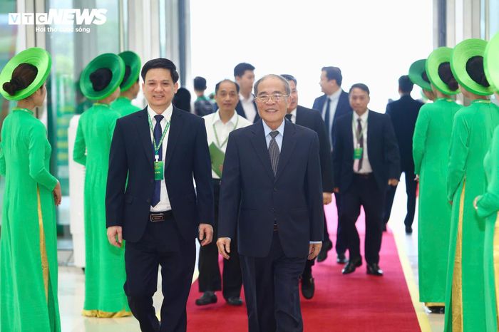 Nguyên Chủ tịch Quốc hội Nguyễn Sinh Hùng dự Đại hội.