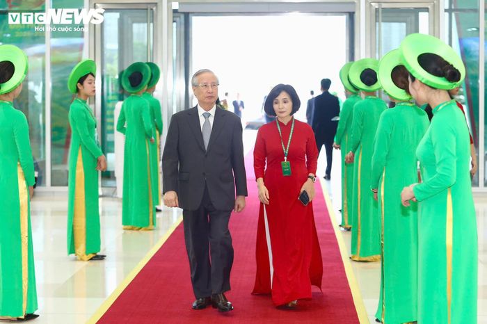 Nguyên Thường trực Ban Bí thư Trần Quốc Vượng đến dự Đại hội IX Hội Nông dân Việt Nam.
