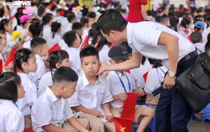 Công đoàn đề xuất bổ sung 2 ngày nghỉ dịp Quốc khánh, cho phép người lao động nghỉ từ ngày 2 đến 5/9 để đưa con đến trường trong ngày khai giảng. (Ảnh: Ngô Nhung)