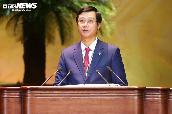 Ông Đỗ Đức Thành, Ủy viên Ban Chấp hành Trung ương Hội Nông dân Việt Nam, Phó Tổng Giám đốc Ngân hàng Nông nghiệp và Phát triển nông thôn (Agribank) phát biểu tham luận tại Đại hội.