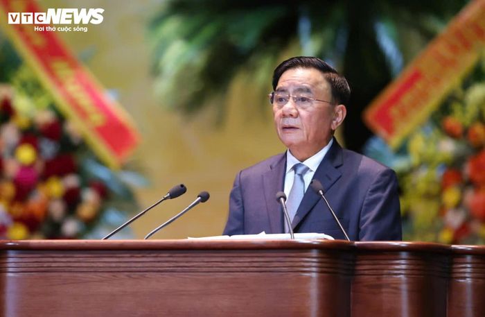 Nghị quyết Đại hội XIV của Đảng cũng đặt ra yêu cầu xây dựng giai cấp nông dân Việt Nam văn minh, phát triển toàn diện, có ý chí tự lực, tự cường, khát vọng vươn lên, phát huy vai trò chủ thể của nông dân trong phát triển kinh tế nông nghiệp, kinh tế nông thôn và trong xây dựng nông thôn mới. "Giai cấp nông dân và Hội Nông dân sẽ phải làm gì và làm như thế nào để đáp ứng được những yêu cầu đó và có nhiều đóng góp quan trọng vào việc thực hiện hoàn thành hai mục tiêu 100 năm, đó là 100 năm thành lập Đảng vào năm 2030 và 100 năm thành lập nước vào năm 2045 mà Nghị quyết Đại hội XIV của Đảng đã đề ra?", Thường trực Ban Bí thư đặt vấn đề.