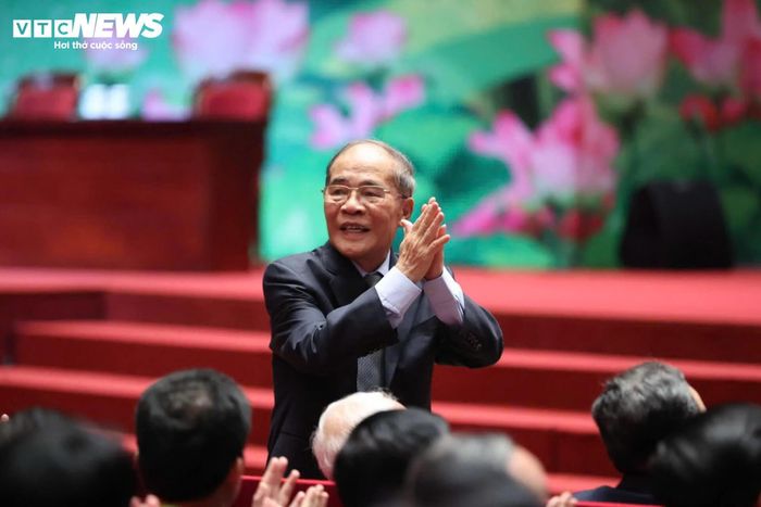 Nguyên Chủ tịch Quốc hội Nguyễn Sinh Hùng dự Đại hội.