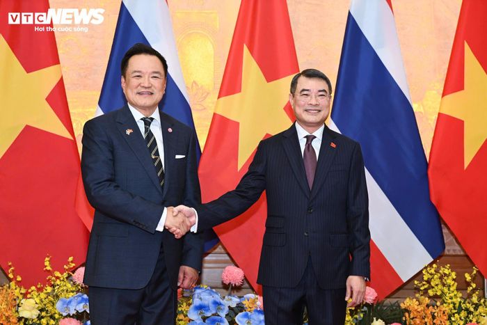 Thủ tướng Lê Minh Hưng và Thủ tướng Thái Lan Anutin Charnvirakul.