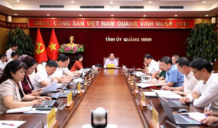 Bí thư Tỉnh ủy Quảng Ninh Quản Minh Cường chủ trì cuộc họp Ban Thường vụ Tỉnh ủy chiều 8/6, để cho ý kiến nhiều nội dung quan trọng.