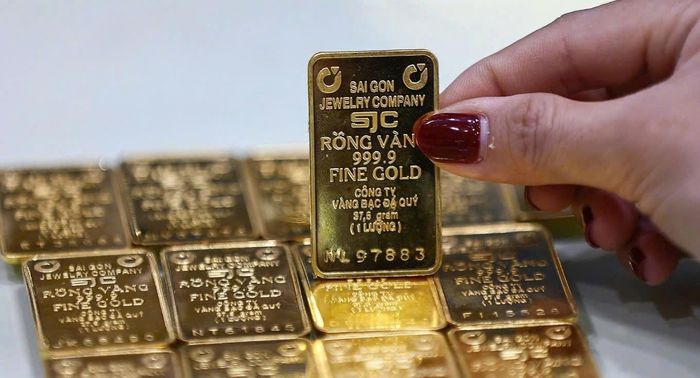 Vàng trong nước giảm mạnh theo giá vàng thế giới, người mua lỗ nặng