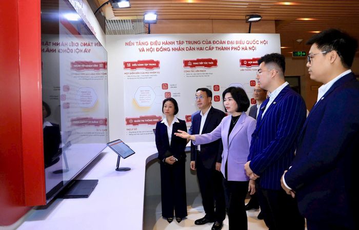 Thời gian qua, HĐND để lại dấu ấn rõ nét trong triển khai chuyển đổi số vào hoạt động của cơ quan dân cử. Ảnh: Quang Thái