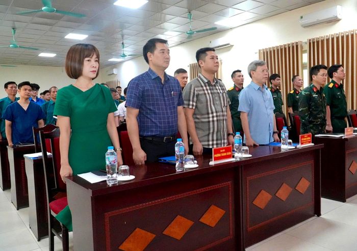 Các đại biểu và lực lượng tham gia lễ khai mạc huấn luyện đội xung kích phòng, chống thiên tai và tìm kiếm cứu nạn phường Thanh Xuân năm 2026. Ảnh: Tùng Lâm