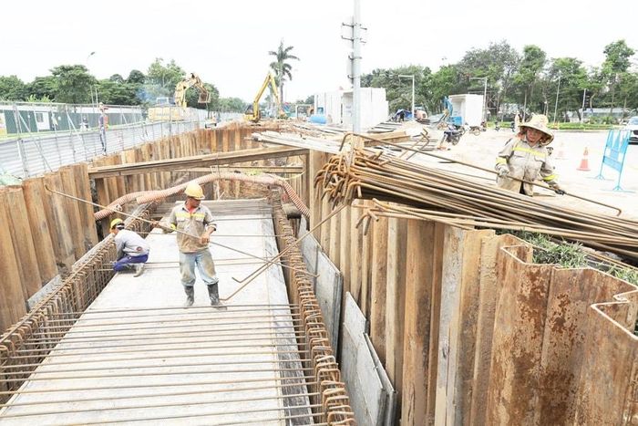 Dự án kênh Thụy Phương đang được đơn vị thi công gấp rút thi công những hạng mục cuối cùng. Ảnh ST