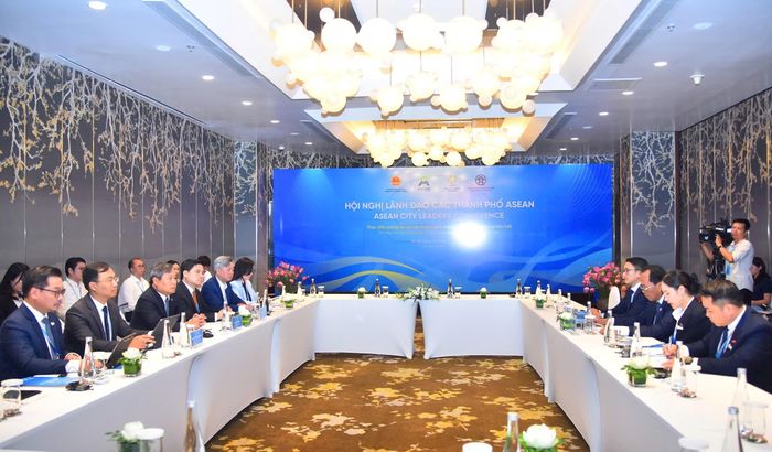 Quang cảnh buổi làm việc. Ảnh: Viết Thành