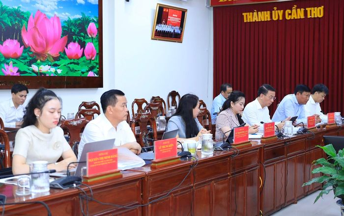 Các đại biểu dự buổi làm việc. Ảnh: Quang Thái