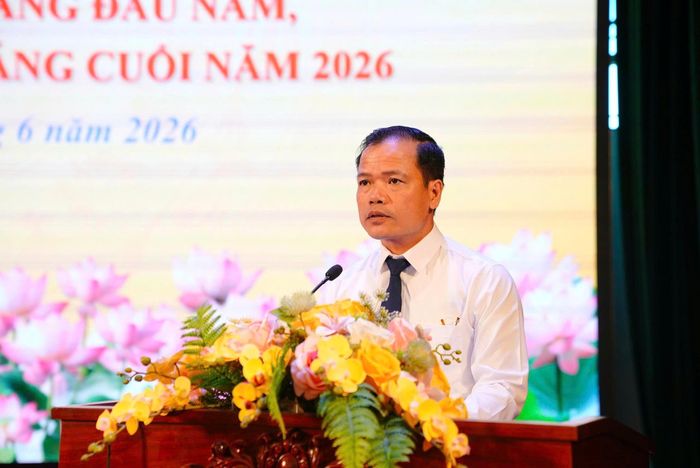 Đồng chí Nguyễn Văn Thiềng, Chủ tịch UBND xã Đông Anh phát động phong trào thi đua thực hiện nhiệm vụ 6 tháng cuối năm 2026. Ảnh: MK
