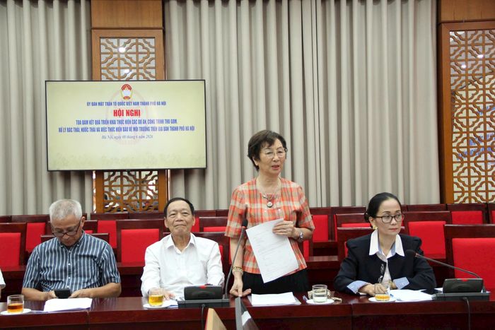 PGS.TS Bùi Thị An, Phó Chủ nhiệm Hội đồng Tư vấn kinh tế, Ủy ban MTTQ Việt Nam thành phố Hà Nội phát biểu tham luận. Ảnh: Lê Phương