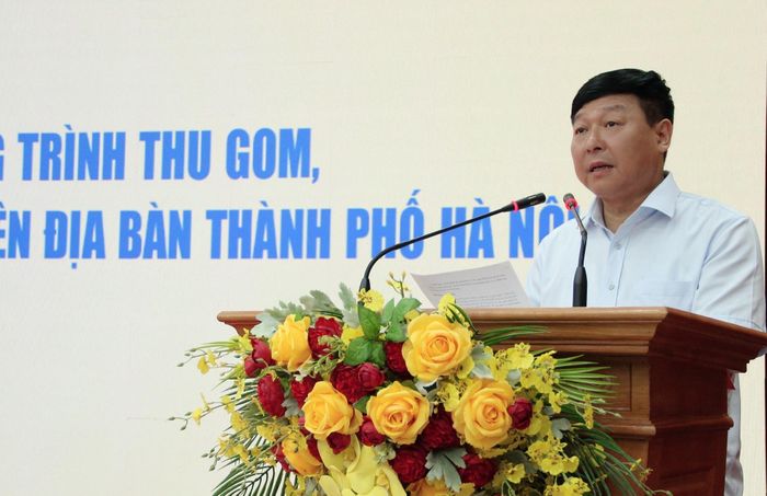 Phó Chủ tịch Ủy ban MTTQ Việt Nam thành phố Hà Nội Phạm Anh Tuấn báo cáo đề dẫn. Ảnh: Lê Phương