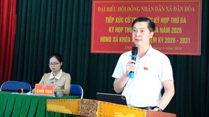 Đồng chí Đinh Hữu Bình, Phó Bí thư Đảng ủy, Chủ tịch UBND xã Dân Hòa phát biểu tại hội nghị. Ảnh: DH.