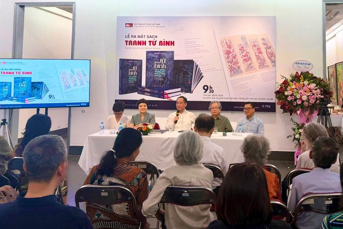 Ra mắt sách "Tranh Tứ bình - Sưu tập chọn lọc tranh dân gian Việt Nam". Ảnh: Thụy Du