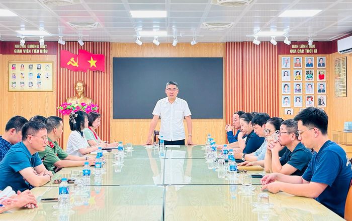 Phó Chủ tịch UBND phường Kim Liên Trần Hoàng phát biểu kết luận cuộc kiểm tra. Ảnh: PV