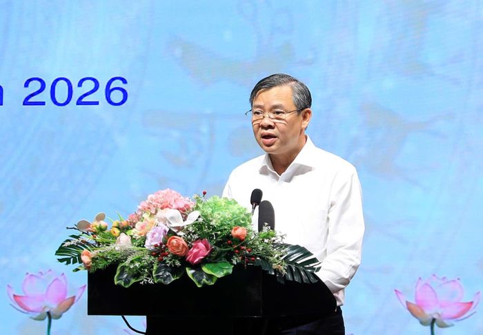Chủ tịch UBND thành phố Cần Thơ Trương Cảnh Tuyên phát biểu tại hội nghị. Ảnh Quang Thái