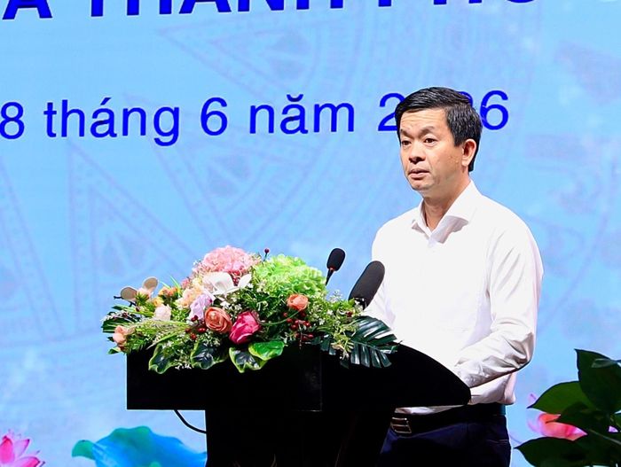 Bí thư Thành ủy Cần Thơ Lê Quang Tùng phát biểu tại hội nghị. Ảnh Quang Thái