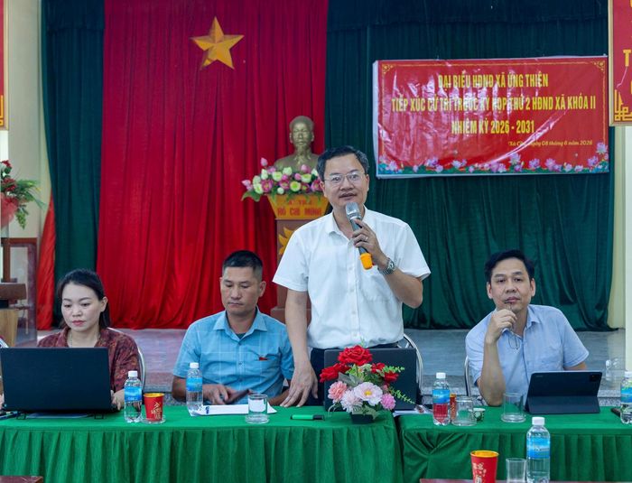 Các đại biểu HĐND xã tiếp thu, giải trình những nội dung thuộc thẩm quyền. Ảnh: Cao Hồng