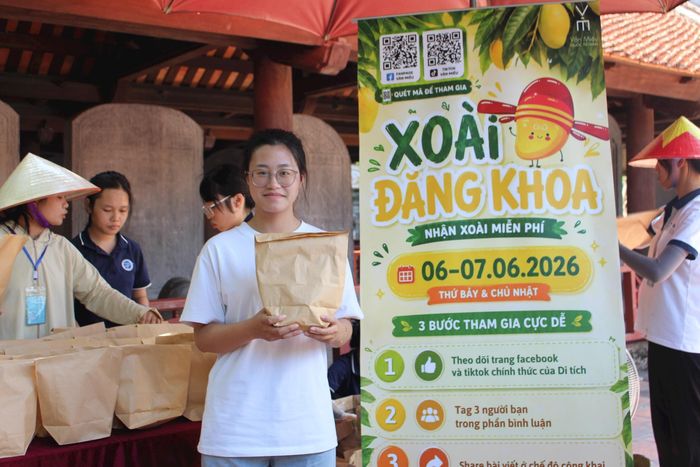 Đón nhận món quà ý nghĩa trước ngày thi, em Đinh Hoàng Việt Phương, học sinh Trường THPT Huỳnh Thúc Kháng (phường Khương Đình, Hà Nội) chia sẻ, điều em mong muốn nhất là làm bài thật tốt, giữ vững tâm lý và có thêm một chút may mắn.