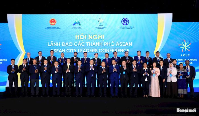 Đại diện các thành phố ASEAN tham dự Hội nghị Lãnh đạo các thành phố ASEAN.
